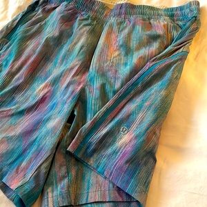 Men’s Lululemon pace Breaker lined shorts. 7inch inseam size large